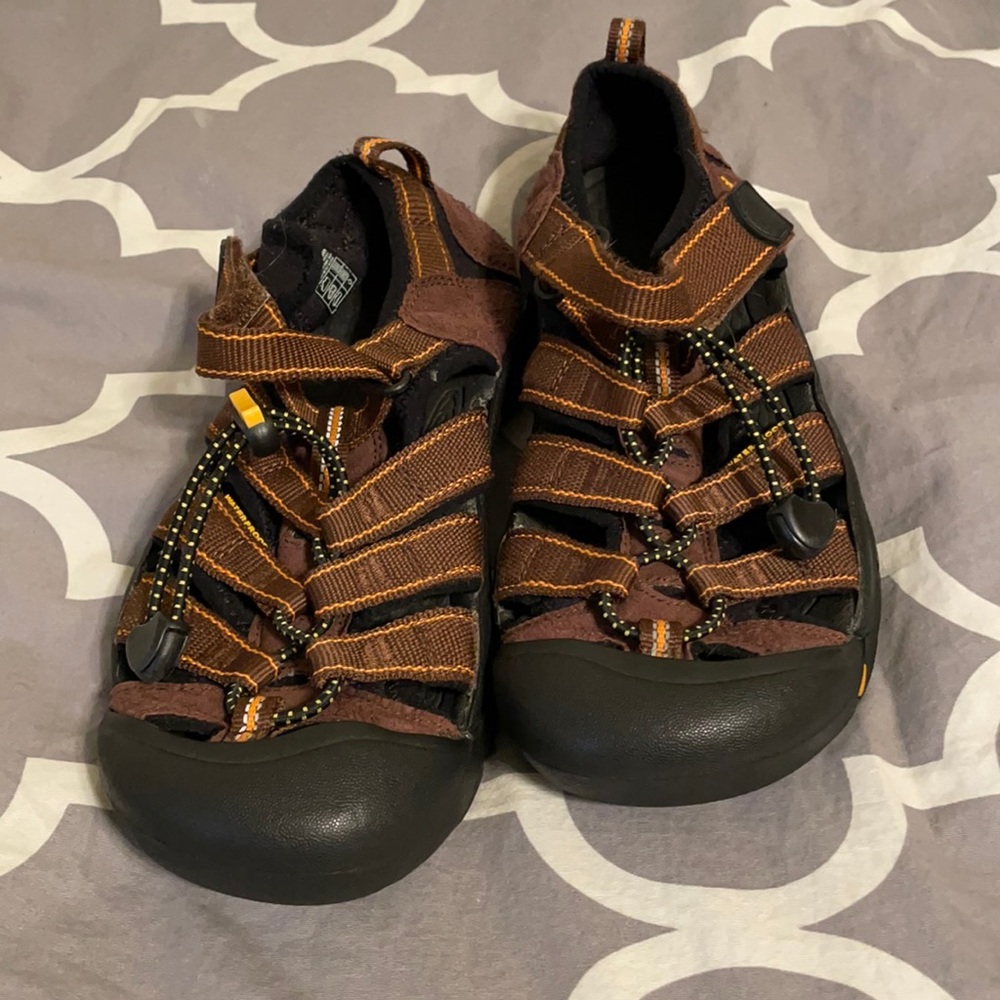 Keen water sandals shoes 4 brown Never worn